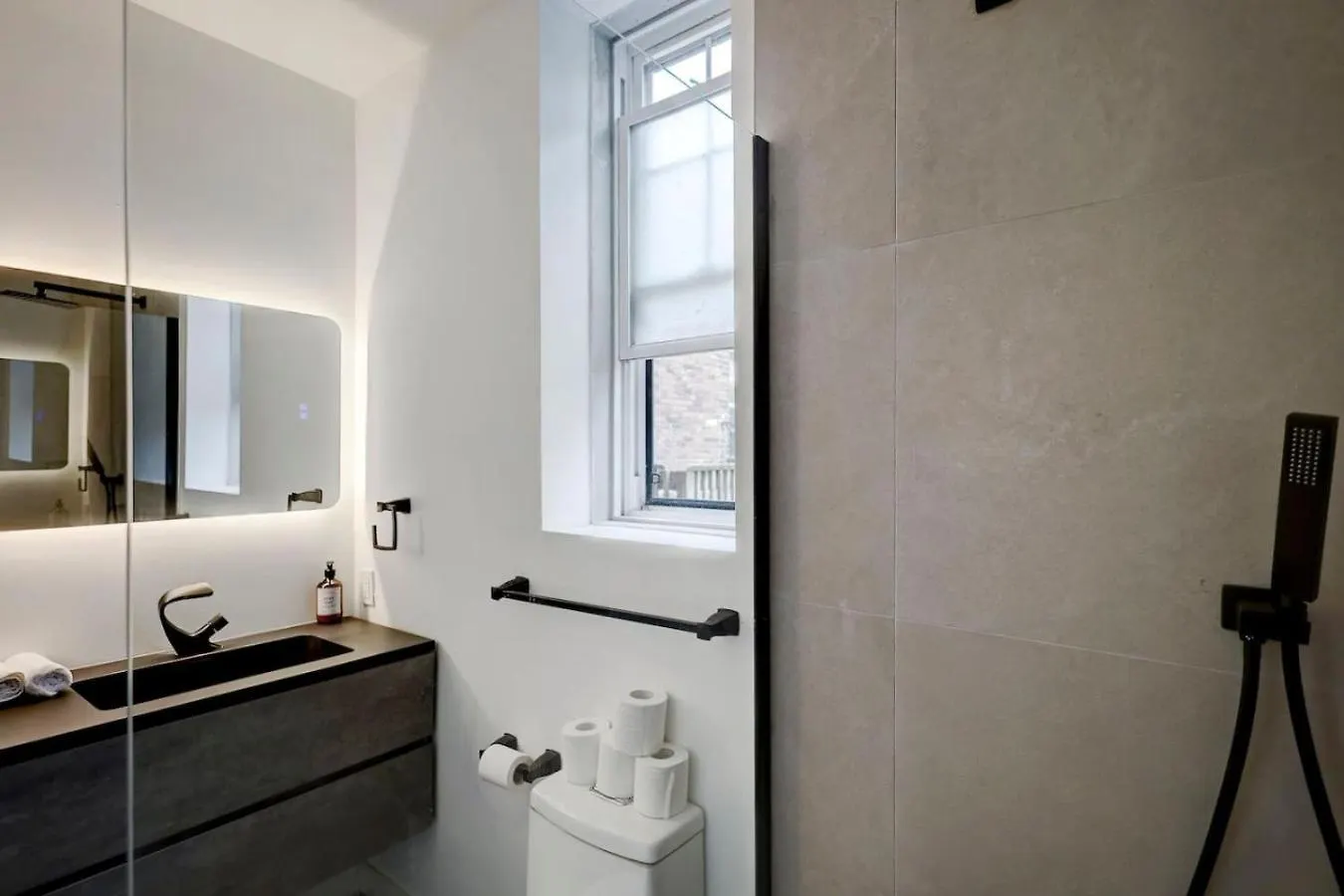 Prime Location Lovely 3Br Downtown Mtl Zj1 Montreal Apartment